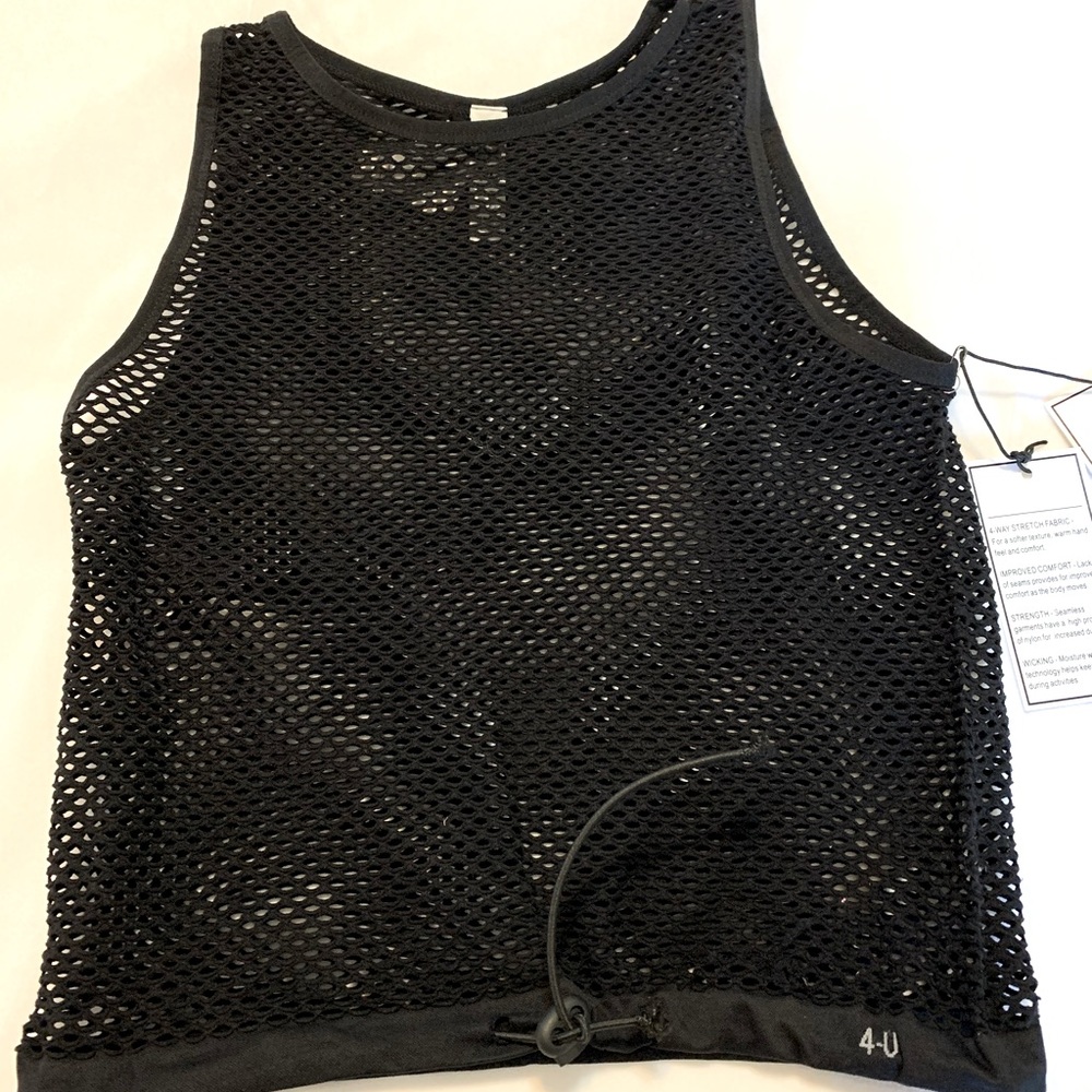 Mesh stretch material tank with adjustable toggle